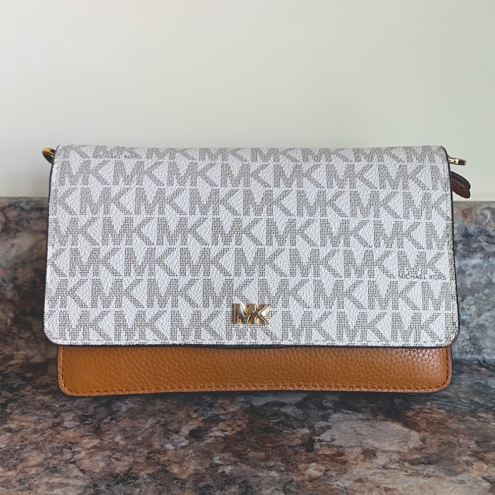 Michael Kors Jet Set Small Logo Smartphone Convertible Crossbody Bag